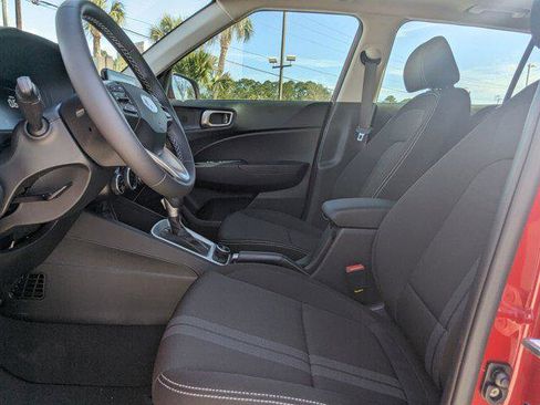 Certified 2025 Hyundai Venue SEL image 20