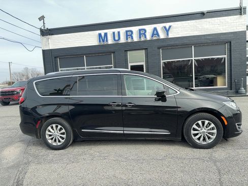 Used 2018 Chrysler Pacifica Touring-L image 7