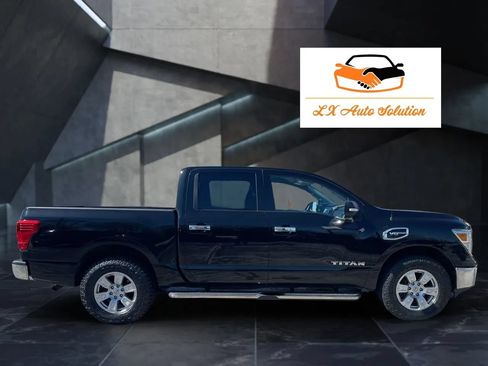 Used 2017 Nissan Titan SV AWD/4WD image 4