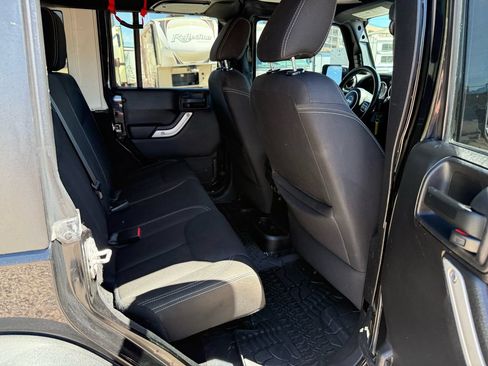 Used 2016 Jeep Wrangler Unlimited Rubicon w/ Connectivity Group AWD/4WD image 22