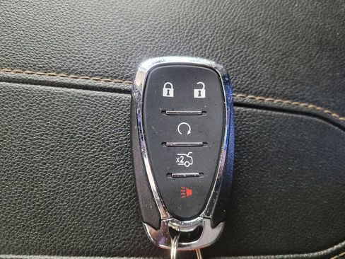 Used 2020 Chevrolet Traverse LT FWD image 32