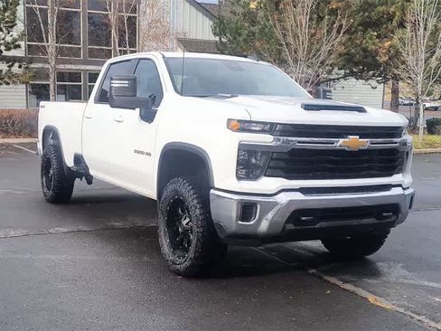 Used 2024 Chevrolet Silverado 3500 LT image 3