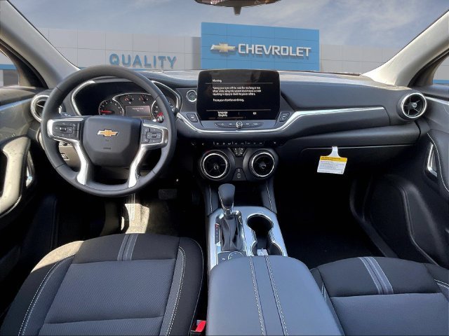 Used 2026 Chevrolet Blazer LT w/ Midnight/Sport Edition FWD image 5