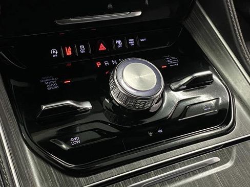 Used 2023 Jeep Wagoneer L Series III w/ Preferred Equipment Group image 22