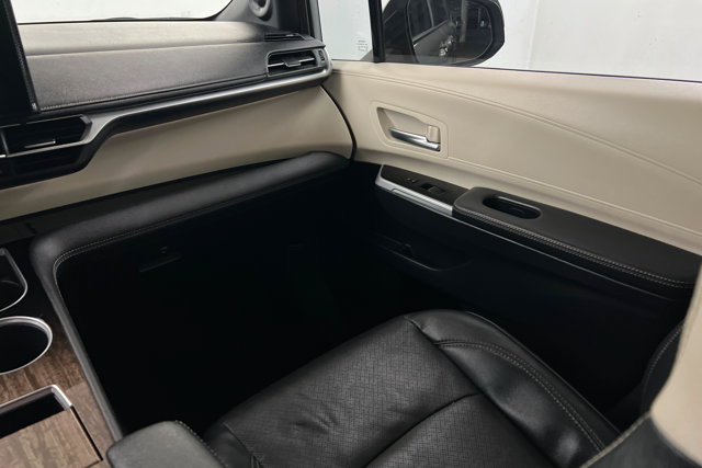 Used 2026 Toyota Sienna Platinum AWD/4WD image 10