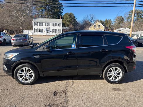 Used 2017 Ford Escape SE image 2