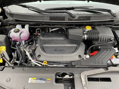 New 2027 Chrysler Pacifica Select w/ Family Tech Group AWD/4WD image 19