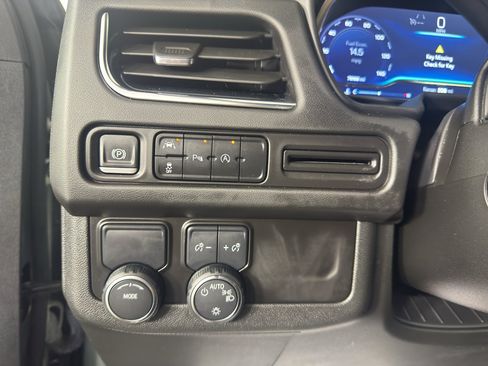 Used 2023 Chevrolet Suburban Premier RWD image 17