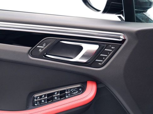 New 2026 Porsche Macan S image 25