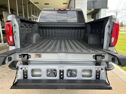 Used 2024 GMC Sierra 1500 AT4 w/ Technology Package AWD/4WD image 12