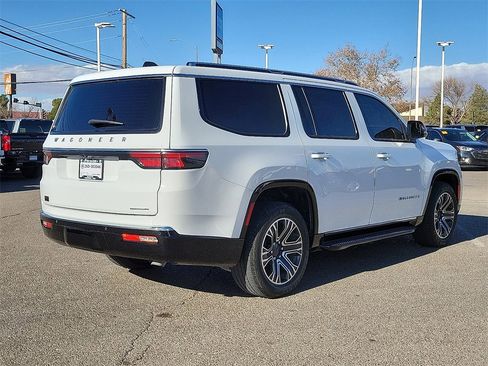 Used 2024 Jeep Wagoneer Series II w/ Flexible Seating Group image 11