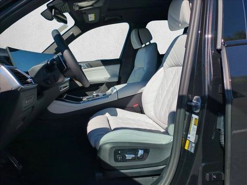 New 2026 BMW X5 xDrive50e image 4