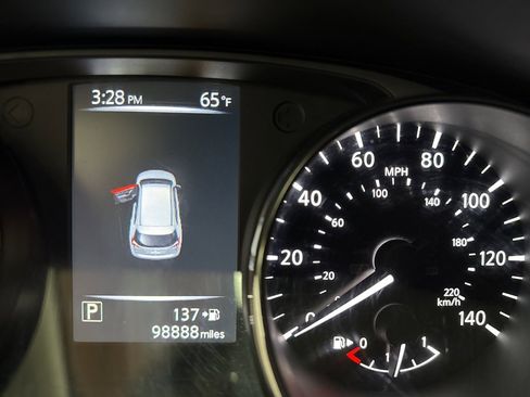 Used 2017 Nissan Rogue SV w/ SV Family Package image 44