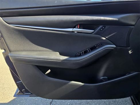 Used 2021 MAZDA MAZDA3 s image 13