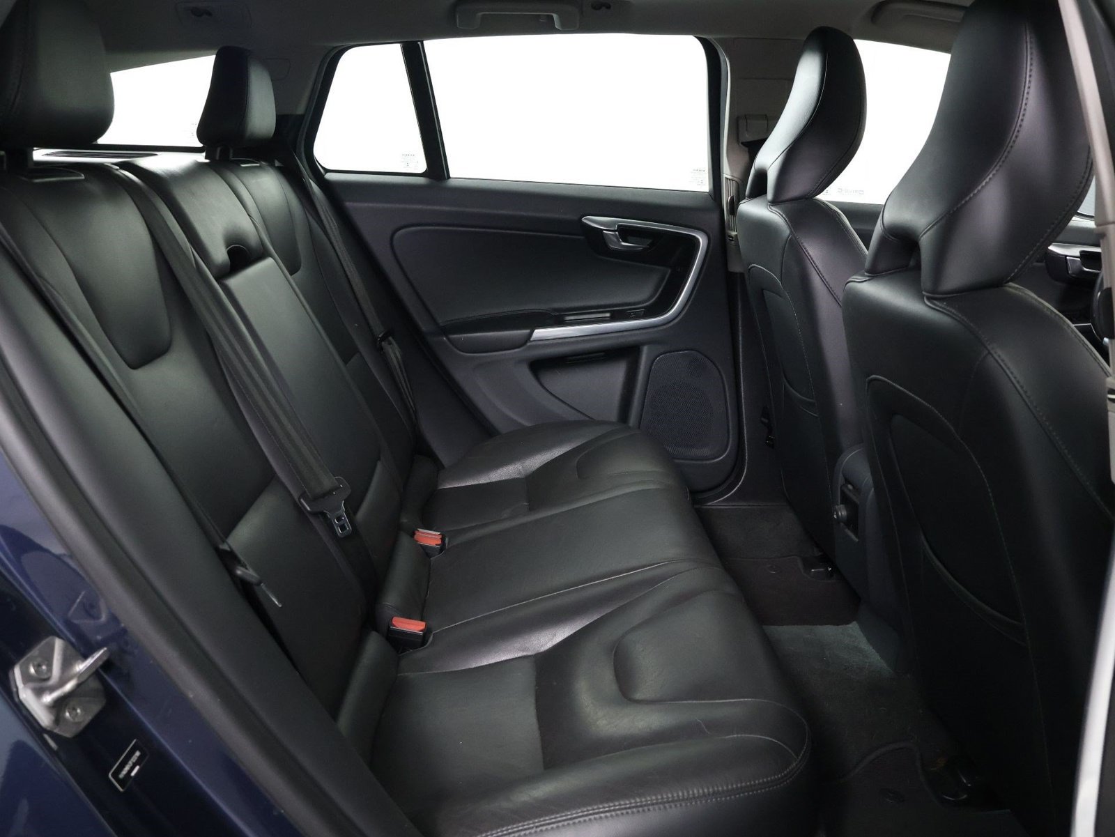Used 2015 Volvo V60 T5 Premier w/ Convenience Package FWD image 30