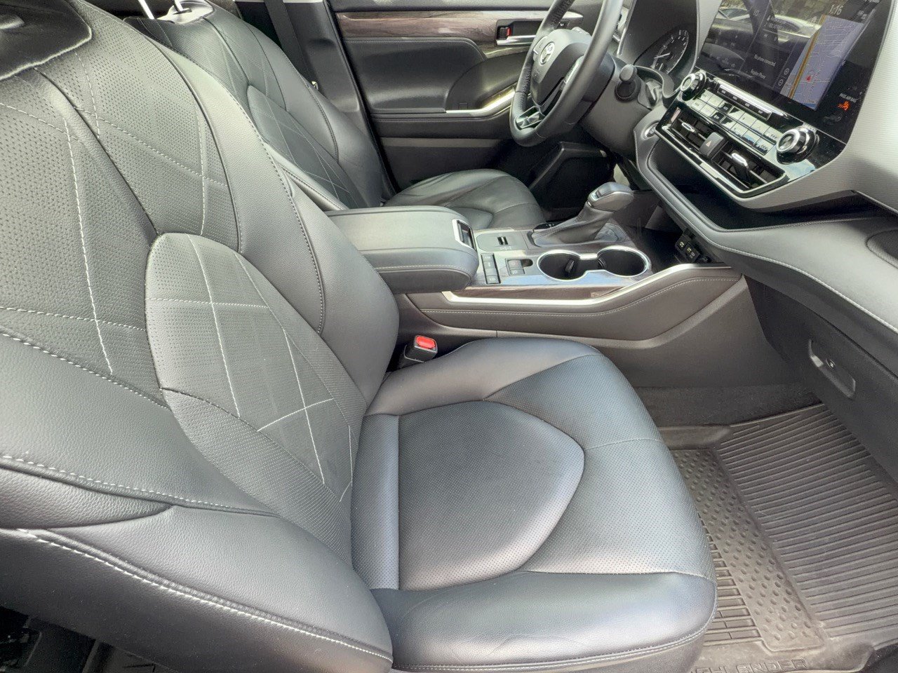 Certified 2021 Toyota Highlander Platinum FWD image 30