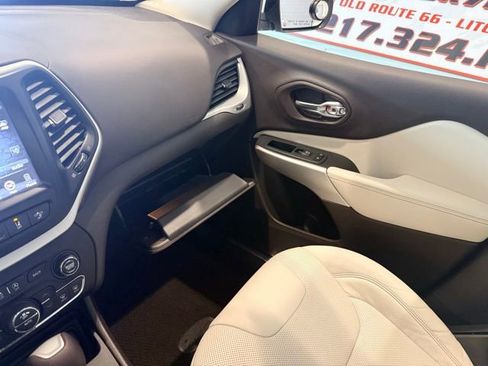 Used 2018 Jeep Cherokee Overland w/ Technology Group image 27