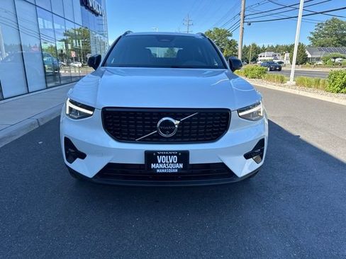 Certified 2025 Volvo XC40 B5 Plus AWD/4WD image 7