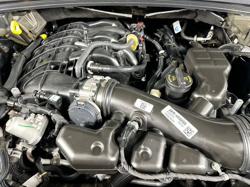 Used 2023 Jeep Grand Cherokee Laredo AWD/4WD image 27