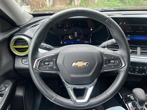 Used 2024 Chevrolet Trax LT w/ LT Convenience Package FWD image 21