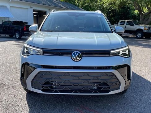New 2026 Volkswagen Taos SE FWD image 25