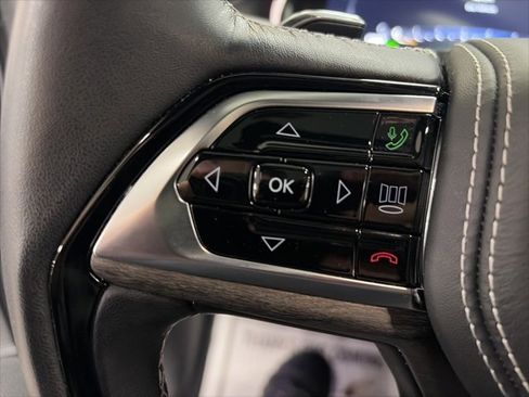 Used 2024 Jeep Grand Cherokee Overland w/ Advanced Protech Group III image 20