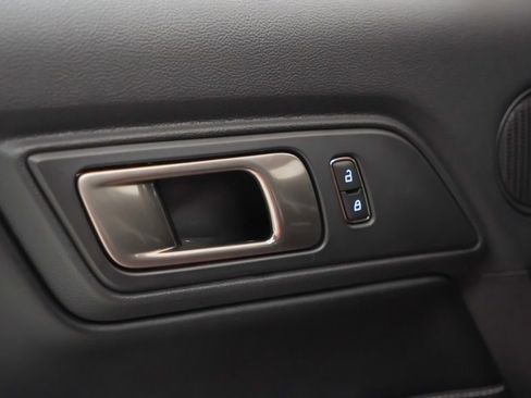 Used 2021 Ford Mustang Shelby GT500 w/ Technology Package image 18