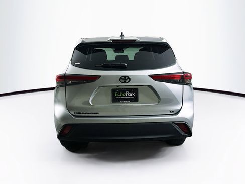 Used 2023 Toyota Highlander LE image 7