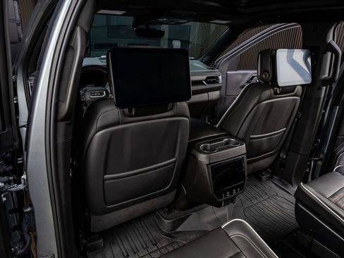 Used 2025 GMC Yukon AT4 Ultimate AWD/4WD image 34