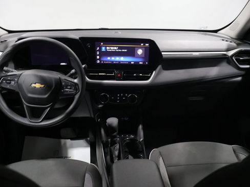 Used 2025 Chevrolet TrailBlazer LT AWD/4WD image 17