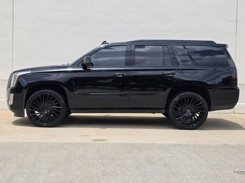 Used 2018 Cadillac Escalade Platinum AWD/4WD image 2