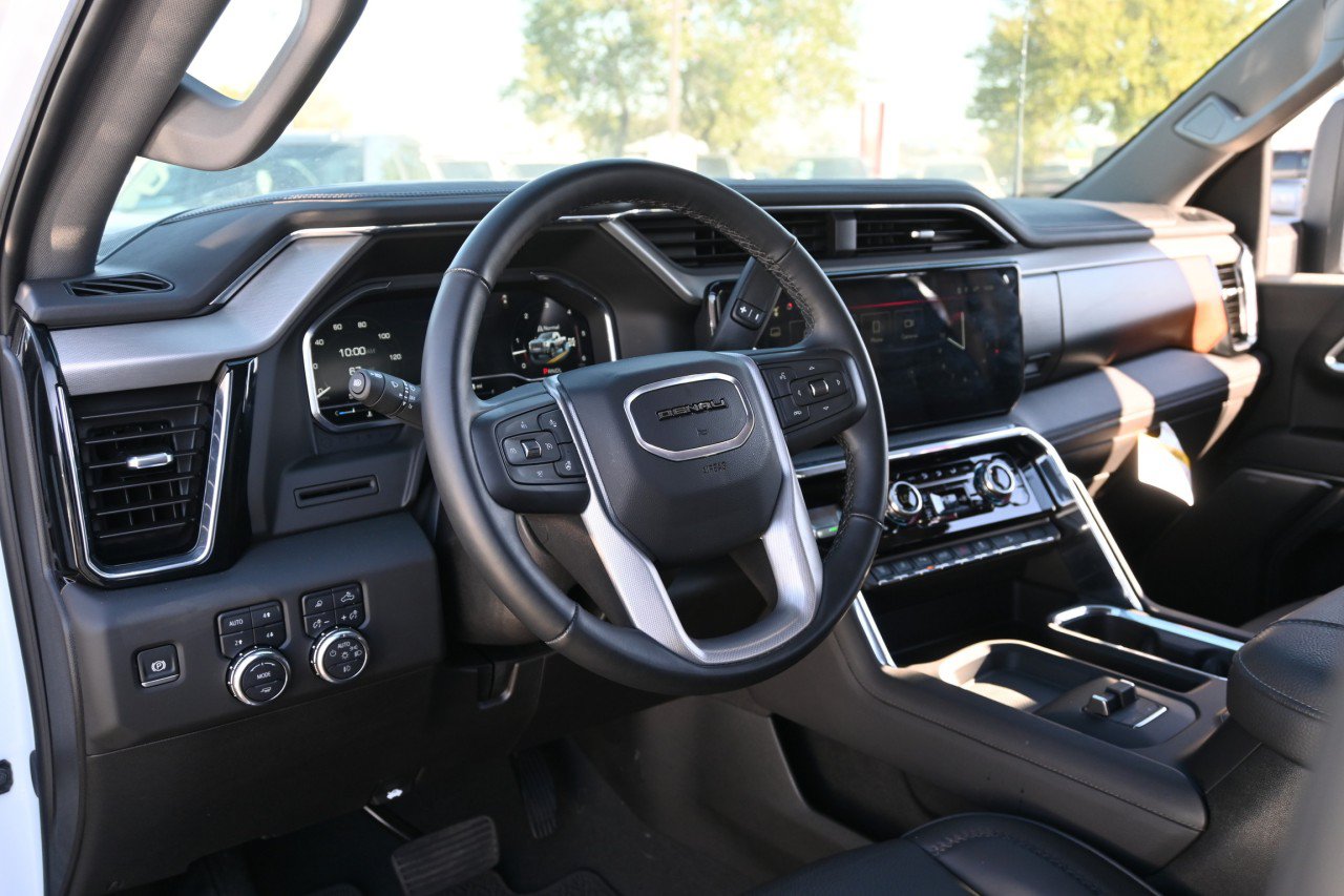 Used 2025 GMC Sierra 2500 Denali AWD/4WD image 17