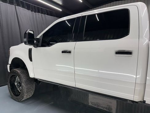 Used 2022 Ford F250 Platinum w/ FX4 Off-Road Package AWD/4WD image 7