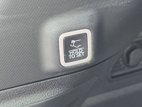 Certified 2023 Jeep Grand Cherokee Limited w/ Luxury Tech Group II image 28