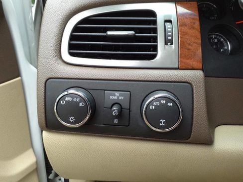 Used 2008 GMC Yukon XL SLT w/ SLT Preferred Equipment Group image 14