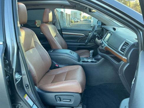 Used 2019 Toyota Highlander Limited Platinum image 19