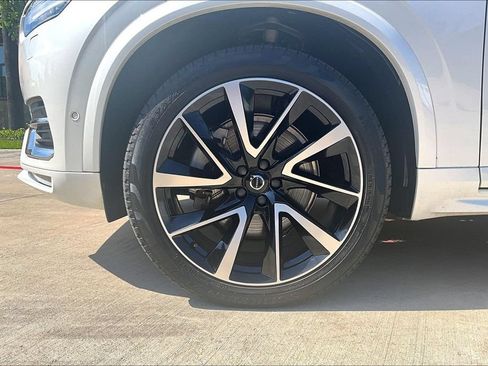 Used 2024 Volvo XC90 B5 Plus AWD/4WD image 11