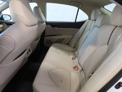 Used 2021 Toyota Camry XLE FWD image 30