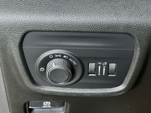 Used 2021 Jeep Grand Cherokee L Laredo image 17