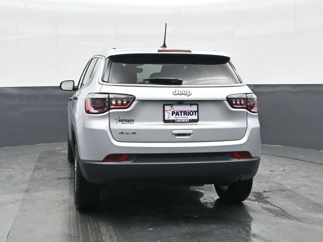 Used 2025 Jeep Compass Sport w/ Mopar Graphics Package AWD/4WD image 3