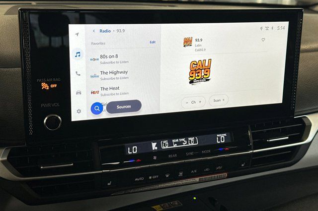 Certified 2026 Toyota Sienna XLE FWD image 23