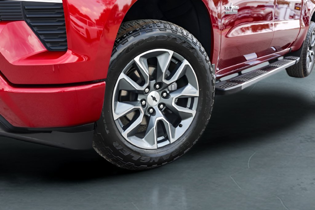Certified 2025 Chevrolet Silverado 1500 RST AWD/4WD image 3