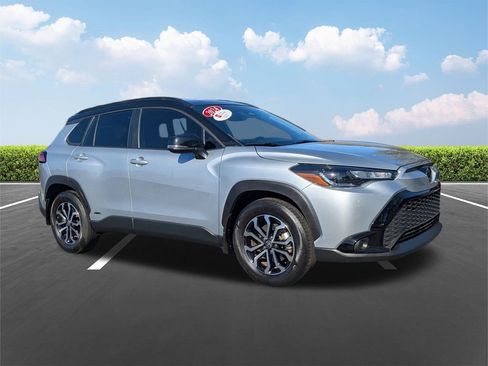 Certified 2024 Toyota Corolla Cross SE image 2