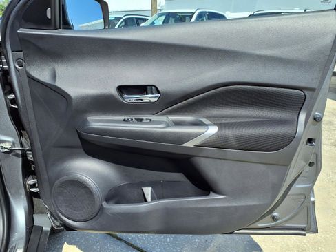 Used 2021 Nissan Kicks SV image 12