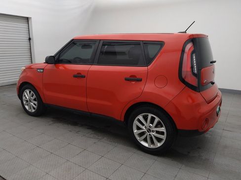 Used 2017 Kia Soul + image 3