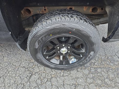 Used 2018 Chevrolet Silverado 1500 LT w/ All Star Edition image 27