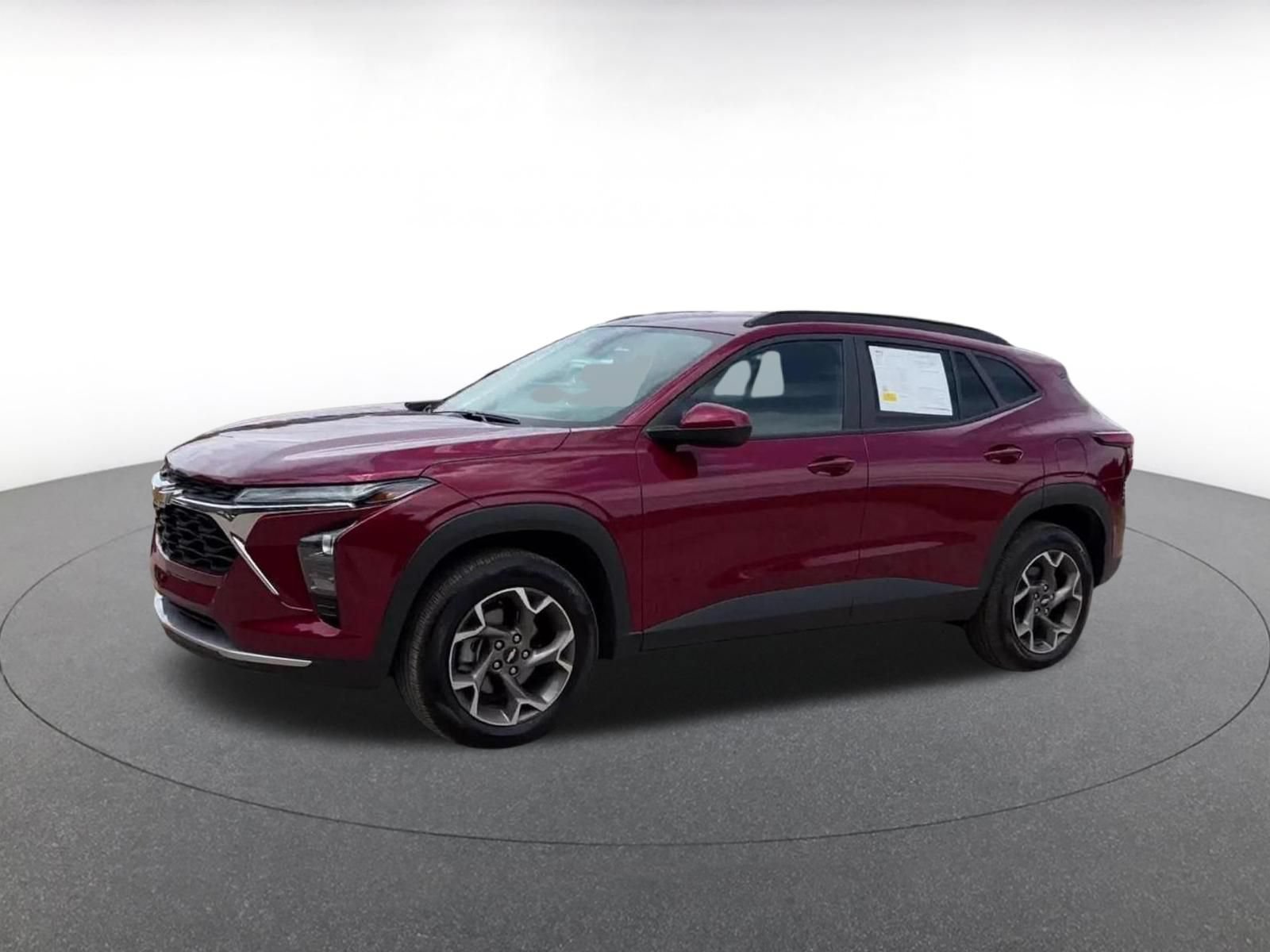 Used 2025 Chevrolet Trax LT FWD image 7