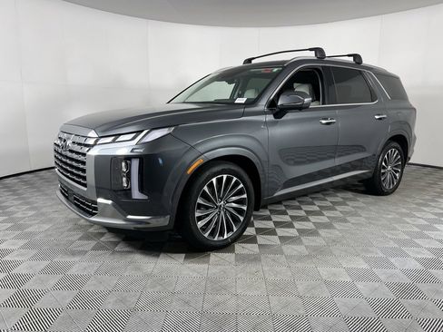 Used 2024 Hyundai Palisade Calligraphy image 3