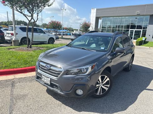 Used 2018 Subaru Outback 3.6R Limited AWD/4WD image 2