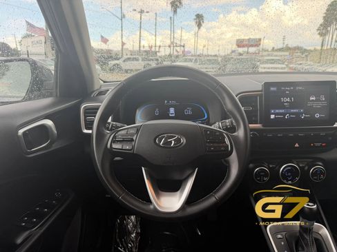 Used 2025 Hyundai Venue SEL FWD image 19